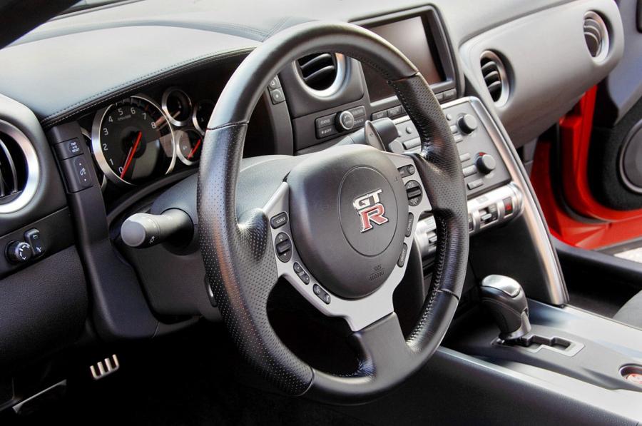  Nissan GT-R 2007 года  (фото 214 из 480)